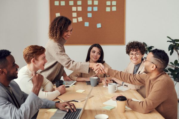 Máy pha cà phê văn phòng: Cải thiện nơi làm việc của bạn với tách cà phê hoàn hảo