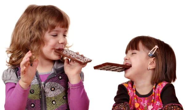 Lợi Ích Khi Cho Bé Ăn Socola Từ Sớm