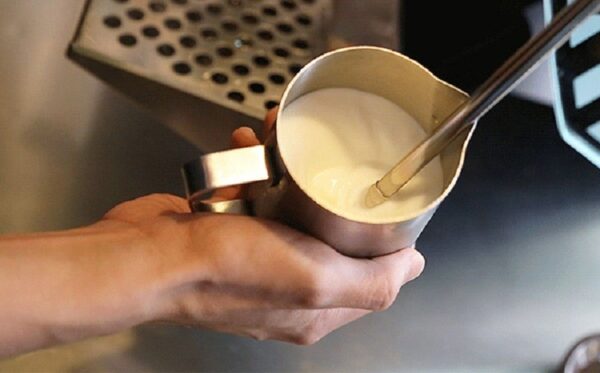 cách pha capuchino bằng máy