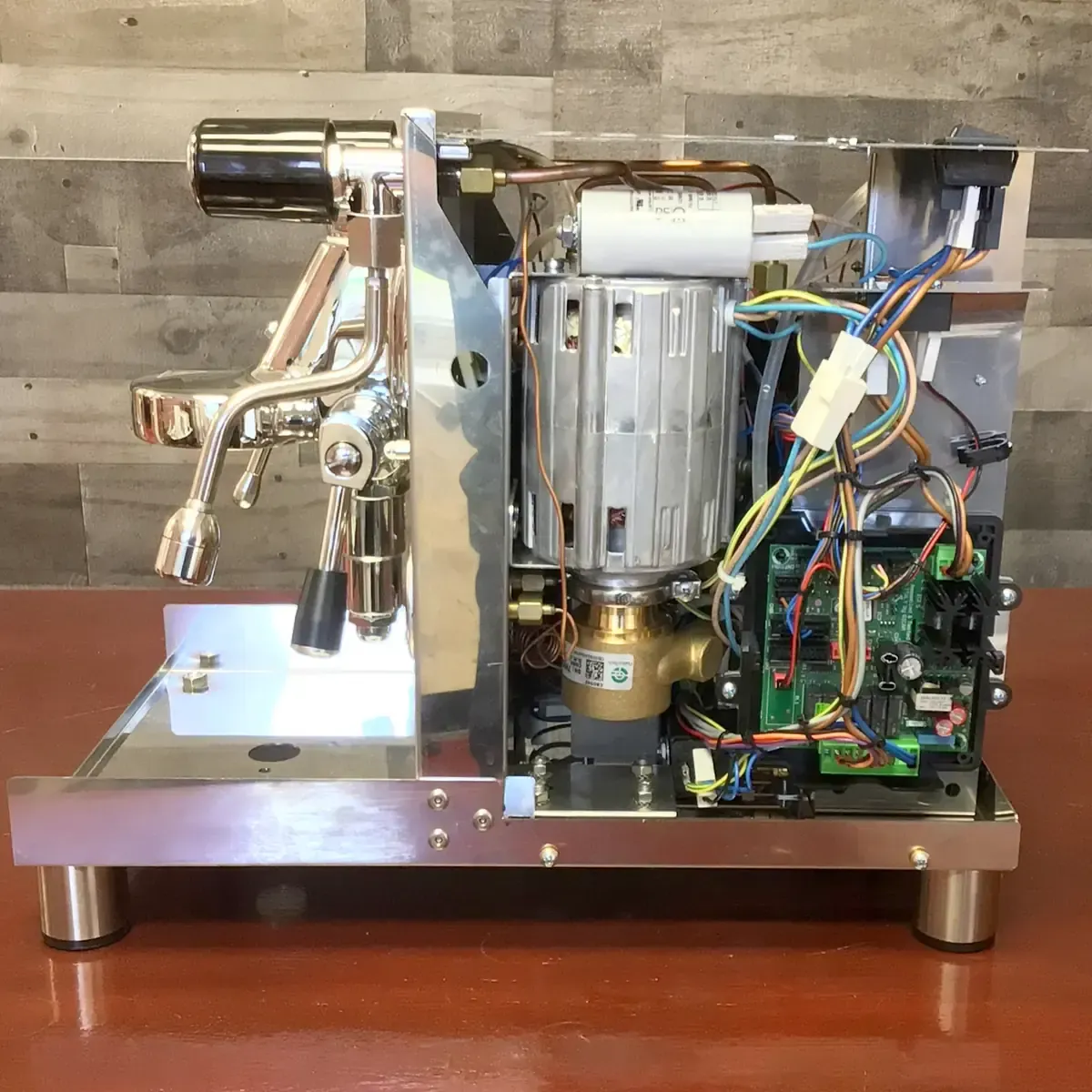 Máy Pha Cà Phê Magister Stella Dual – Máy Bơm Nước Mạnh Mẽ Với Van Bypass Cân Bằng Có Thể điều Chỉnh